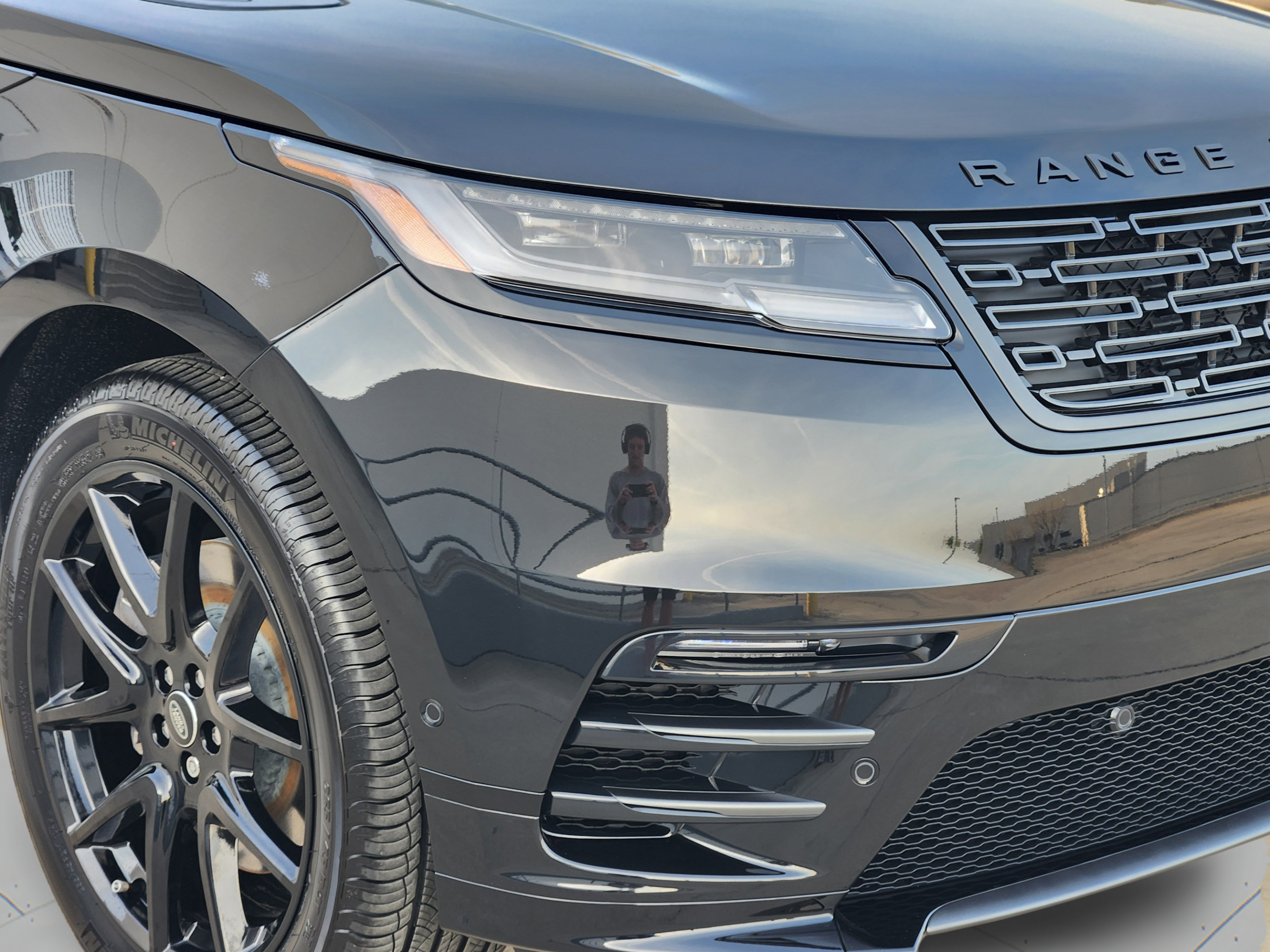 New 2026 Land Rover Range Rover Velar Dynamic SE AWD/4WD image 30