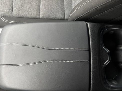 Used 2025 GMC Acadia Elevation image 27