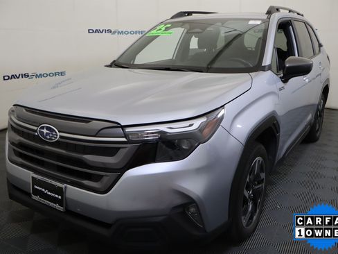 Used 2025 Subaru Forester Premium AWD/4WD image 12