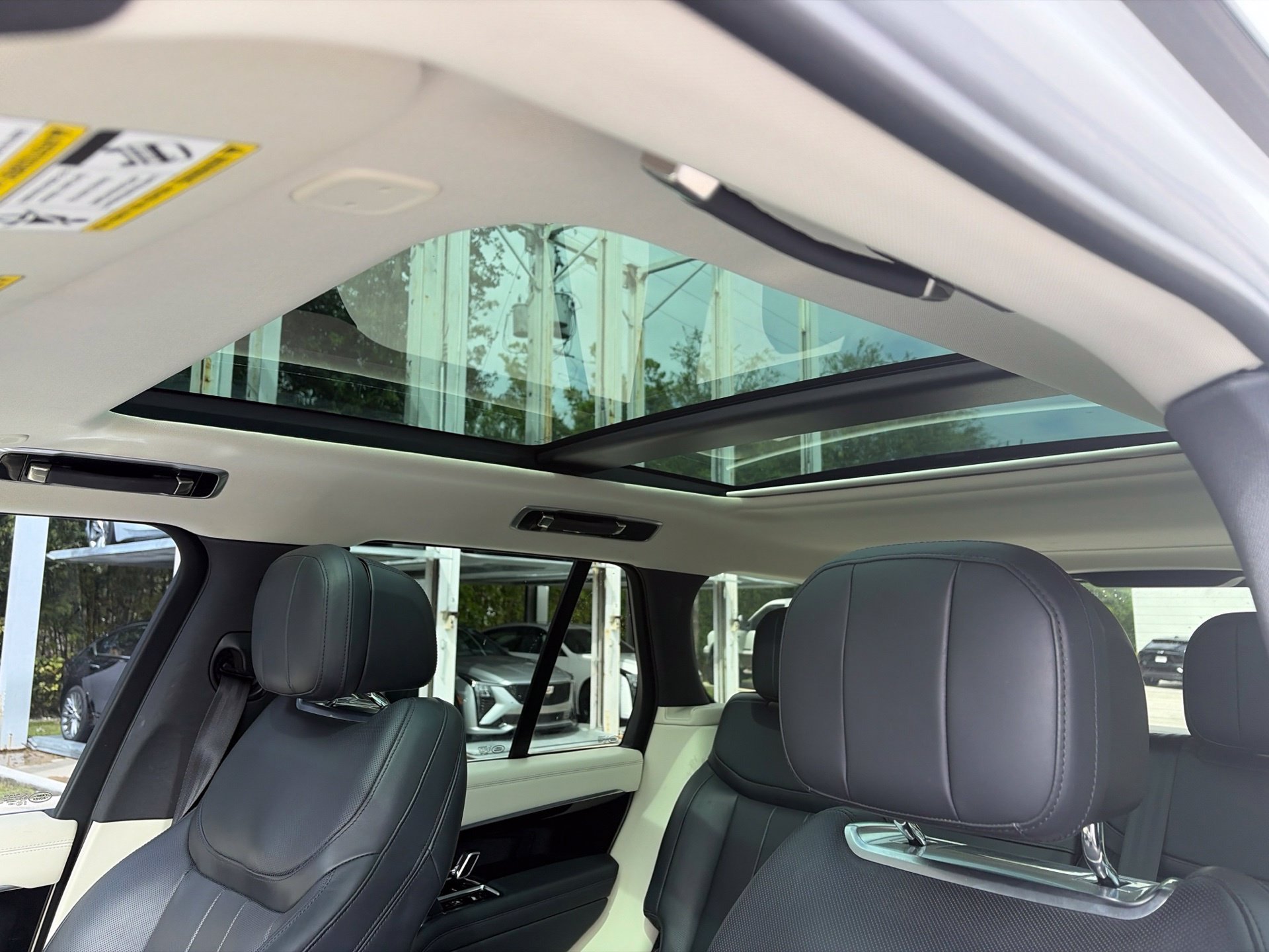 Used 2023 Land Rover Range Rover SE AWD/4WD image 8