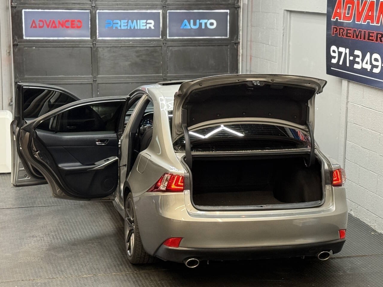 Used 2016 Lexus IS 200t w/ F Sport Package RWD image 14
