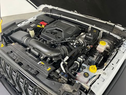 Used 2025 Jeep Wrangler Willys image 12