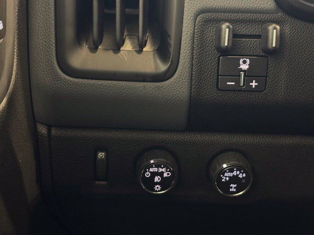 Used 2018 Chevrolet Colorado Z71 AWD/4WD image 30