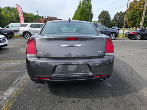 Used 2018 Chrysler 300 S image 4