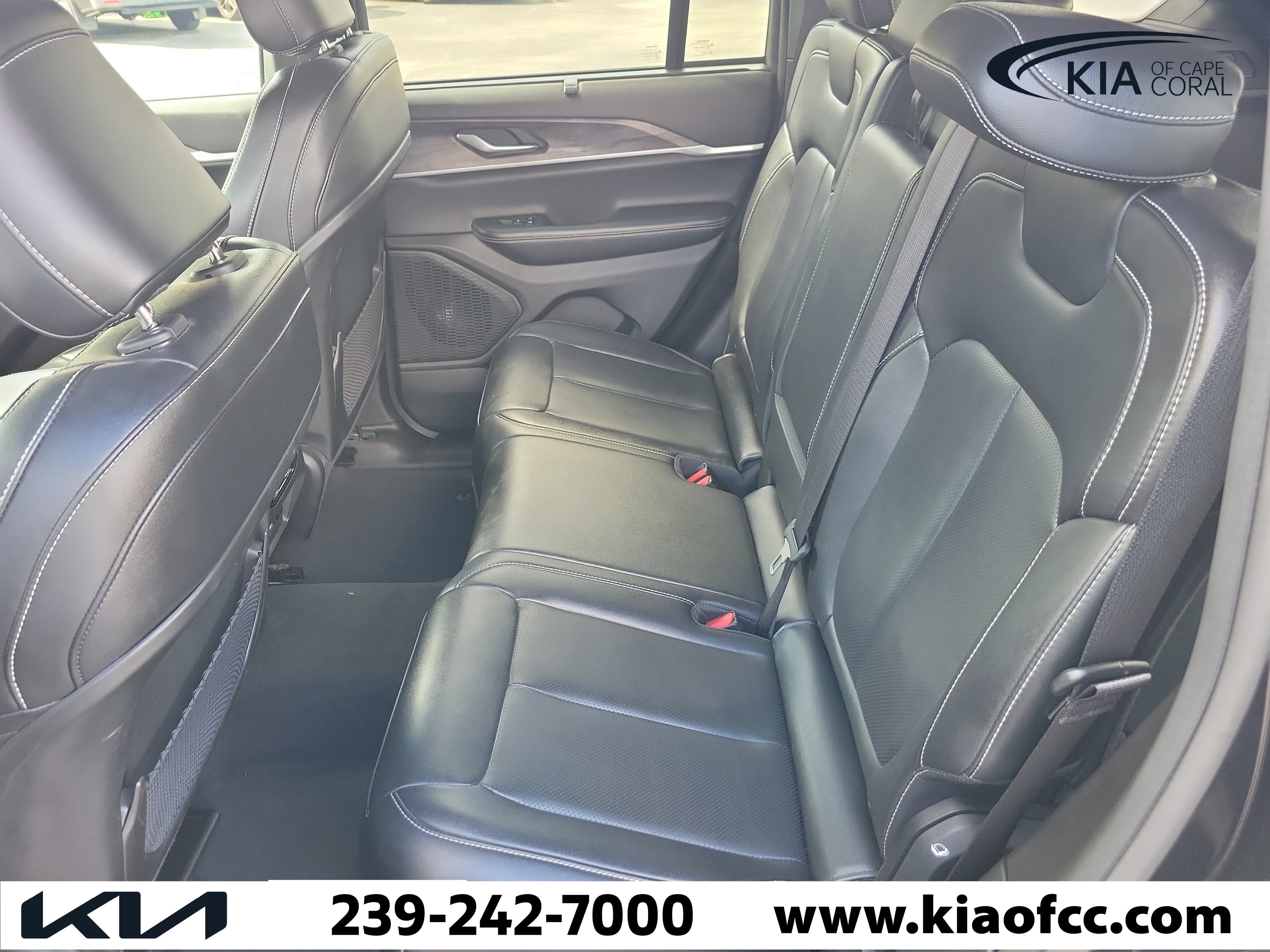 Used 2024 Jeep Grand Cherokee Limited w/ Luxury Tech Group II AWD/4WD image 13