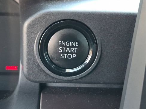 Certified 2025 Toyota Tacoma SR5 AWD/4WD image 19