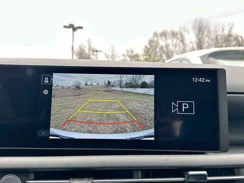 Certified 2025 Hyundai Tucson SE image 35