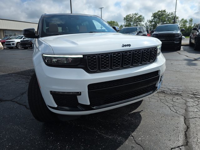 Used 2024 Jeep Grand Cherokee L Summit AWD/4WD image 11