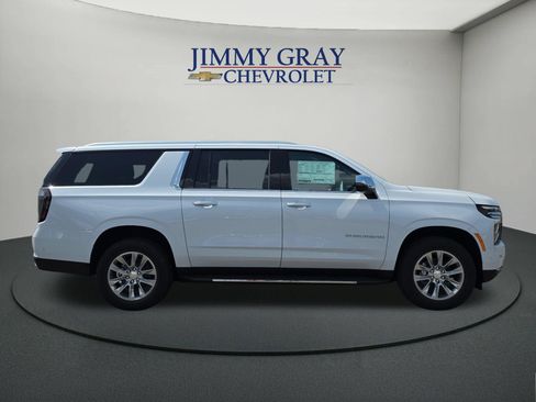 New 2026 Chevrolet Suburban Premier w/ Sun And Tow Package AWD/4WD image 6