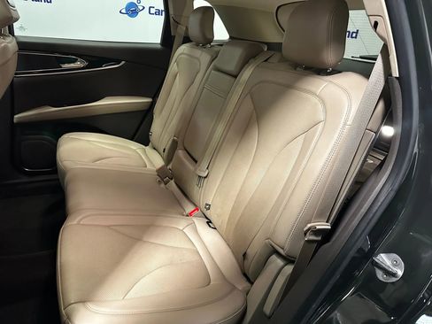 Used 2022 Lincoln Nautilus Reserve image 16