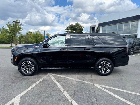Certified 2026 Chevrolet Suburban Z71 w/ Comfort Package AWD/4WD image 2
