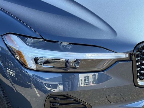 Used 2023 Volvo XC60 B5 Plus image 7