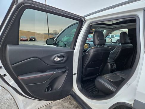Used 2019 Jeep Cherokee Trailhawk w/ Comfort/Convenience Group image 30