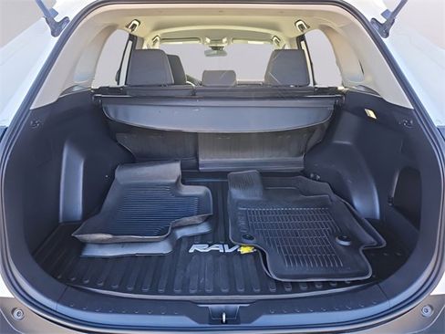 Used 2022 Toyota RAV4 LE image 27