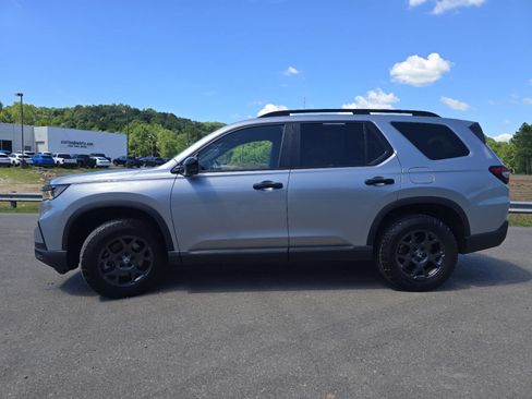Used 2025 Honda Pilot TrailSport image 15