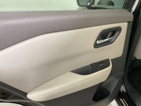 Used 2024 Nissan Rogue SV image 18