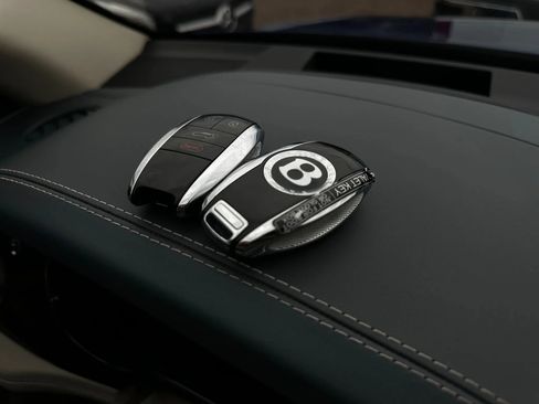 Used 2017 Bentley Bentayga AWD/4WD image 55