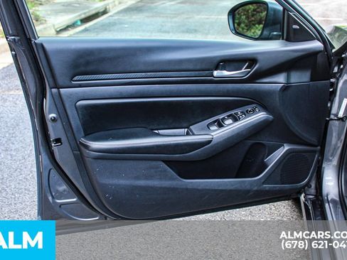 Used 2025 Nissan Altima 2.5 SV FWD image 38