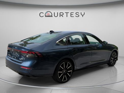 Used 2023 Honda Accord Touring image 7