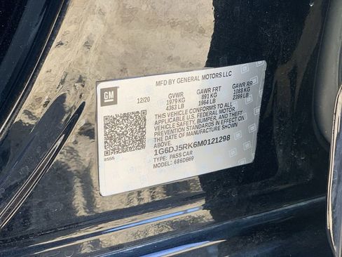 Certified 2021 Cadillac CT4 Luxury w/ Sun And Sound Package image 32