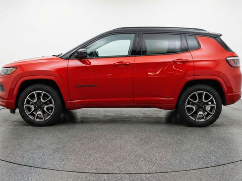 Used 2025 Jeep Compass Trailhawk image 5