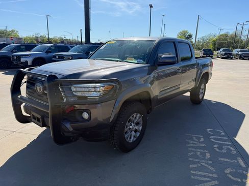 Used 2019 Toyota Tacoma SR5 image 3