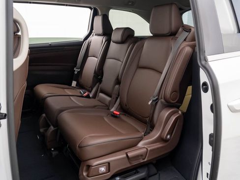 New 2026 Honda Odyssey Touring image 18