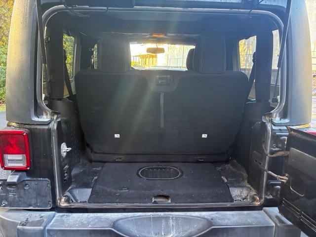 Used 2015 Jeep Wrangler Rubicon w/ Power Convenience Group AWD/4WD image 17
