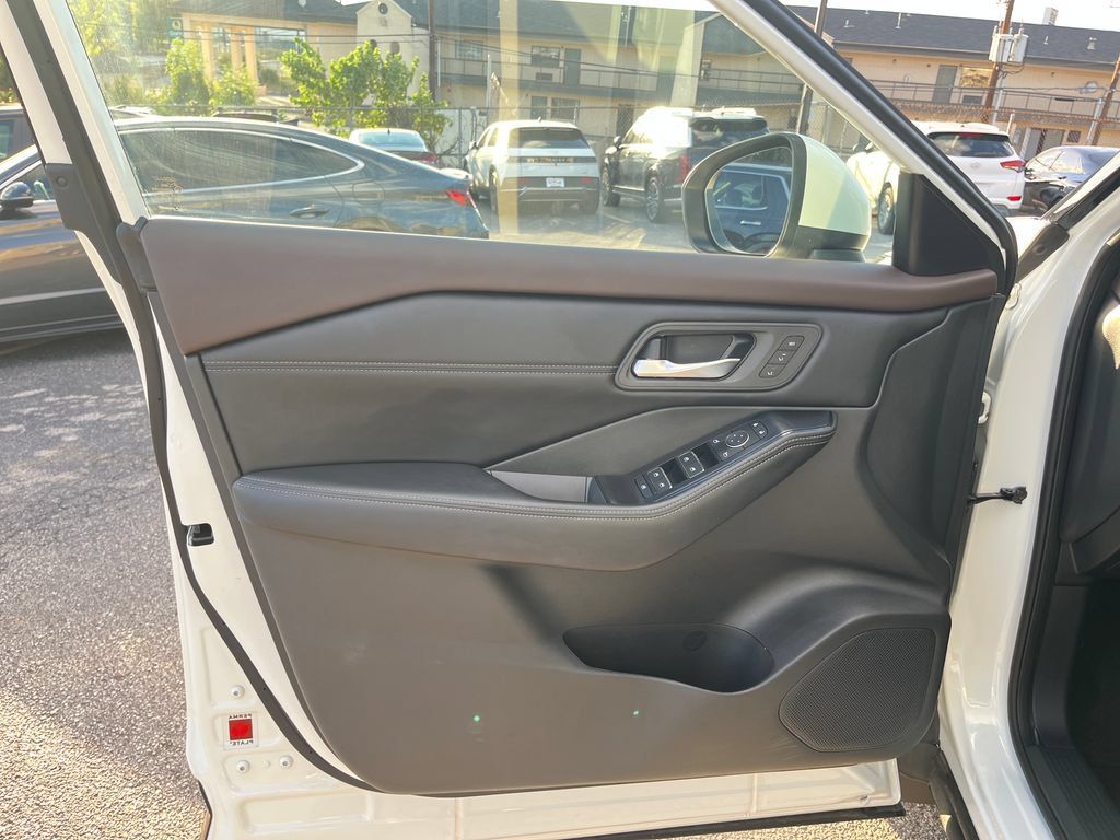 Used 2023 Nissan Rogue SL w/ SL Premium Package FWD image 15