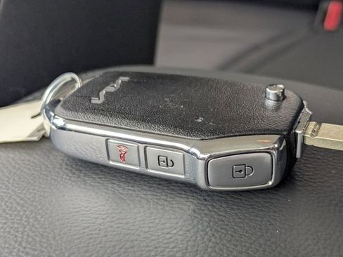 Certified 2025 Kia Soul LX w/ LX Technology Package FWD image 31