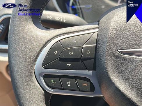 Used 2024 Chrysler Pacifica Limited FWD image 23