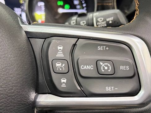 Used 2023 Jeep Wrangler Unlimited Sahara AWD/4WD image 27