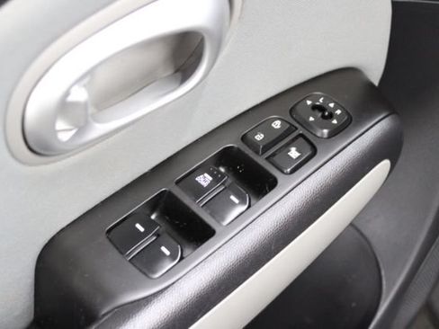 Used 2015 Kia Soul FWD image 10