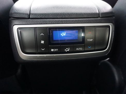 Used 2015 Toyota Highlander XLE image 15