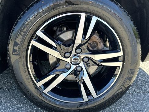 Certified 2024 Volvo XC40 B5 Core AWD/4WD image 11