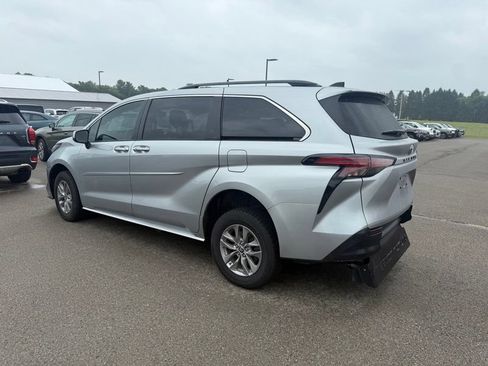 Used 2022 Toyota Sienna XLE FWD image 8