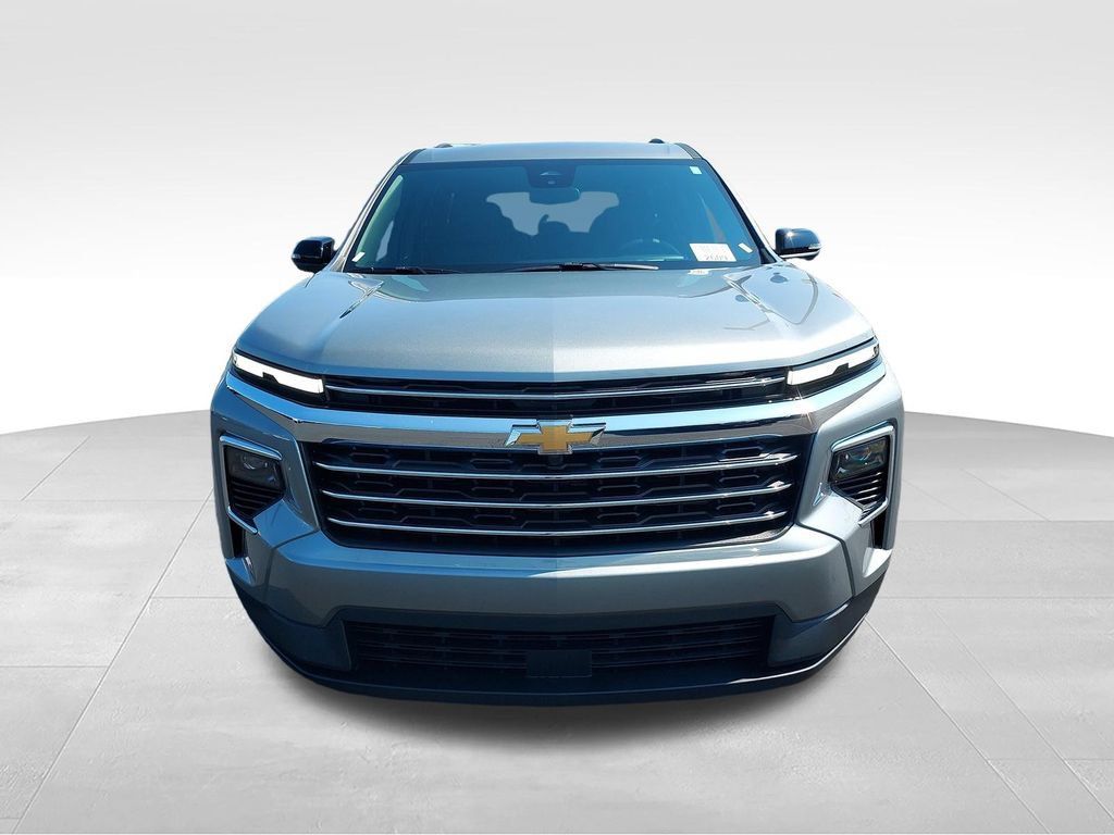 New 2027 Chevrolet Traverse LT w/ LPO, Floor Liner Package FWD image 8