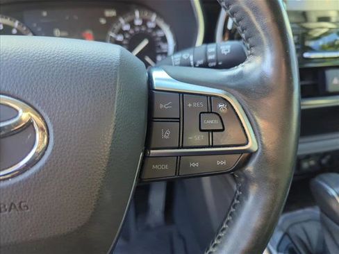 Used 2021 Toyota Highlander Limited image 16