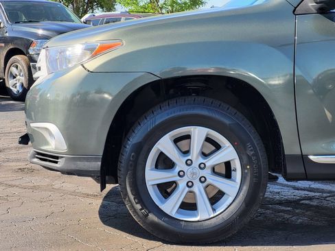Used 2013 Toyota Highlander Plus AWD/4WD image 12