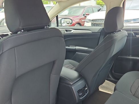 Used 2020 Ford Fusion SE image 7