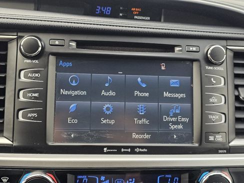 Used 2017 Toyota Highlander SE image 22