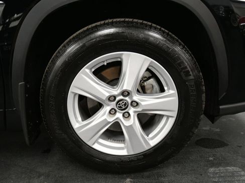 Certified 2024 Toyota Highlander LE image 10