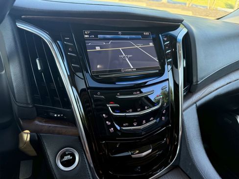 Used 2017 Cadillac Escalade Luxury AWD/4WD image 46