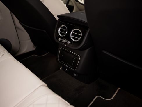 Used 2018 Bentley Bentayga AWD/4WD image 70