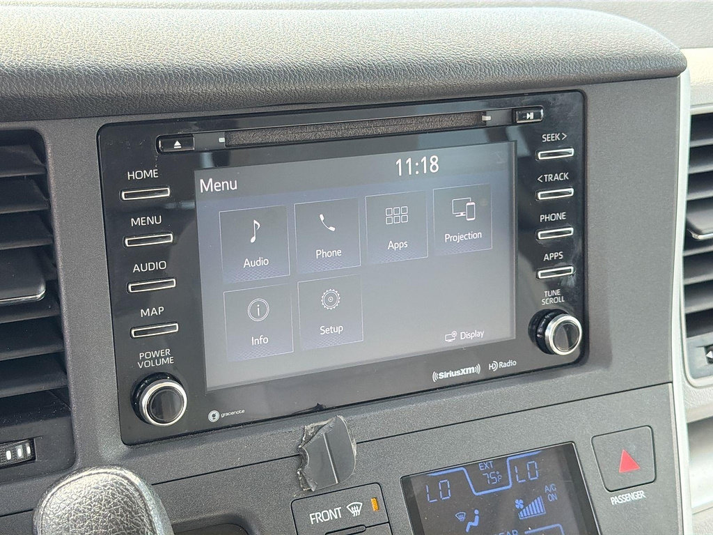 Used 2020 Toyota Sienna LE w/ Carpet Mat Package FWD image 15