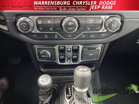 New 2026 Jeep Wrangler Unlimited Sahara AWD/4WD image 22