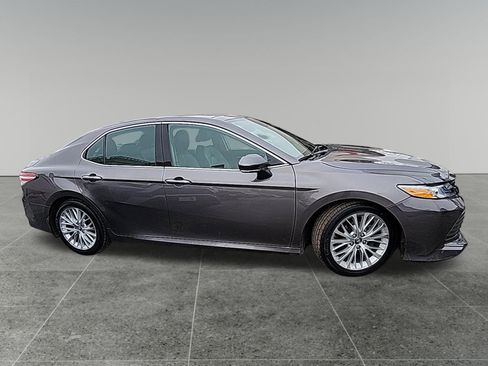 Used 2019 Toyota Camry XLE image 8