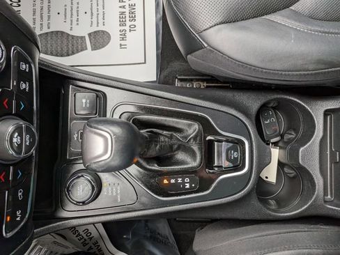 Used 2019 Jeep Cherokee Limited AWD/4WD image 27