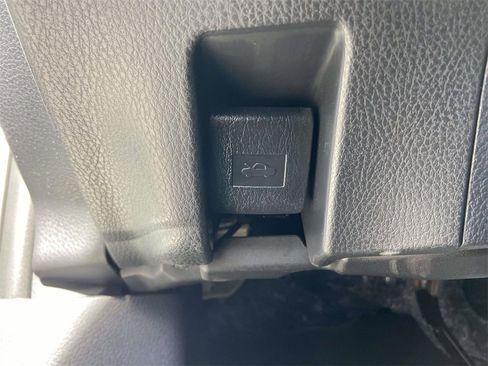 Used 2025 Toyota Camry SE image 29