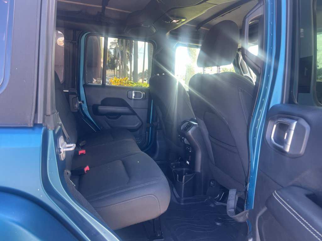Used 2018 Jeep Wrangler Unlimited Sahara AWD/4WD image 12